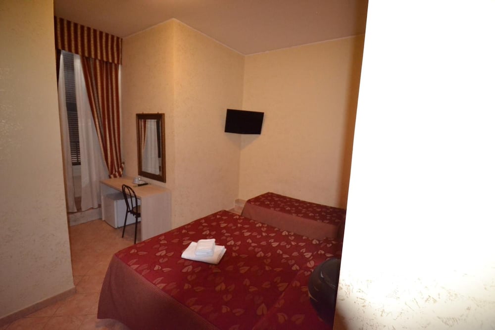 Hotel Ferrarese Roma 10/49
