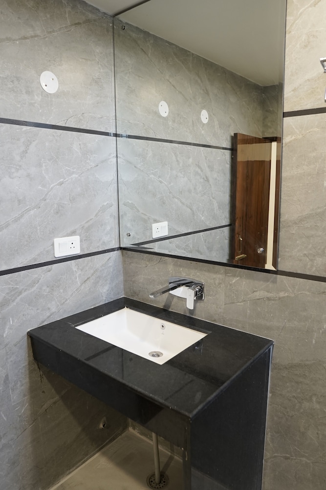 Oyo 12206 Hotel The Black Gold 44/50