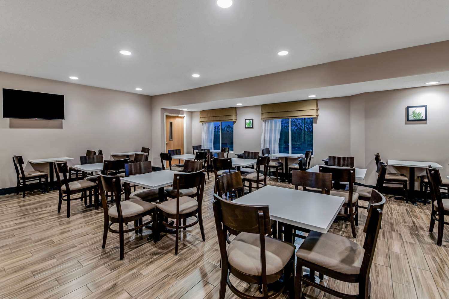 Sleep Inn Suites Green Bay Airport 27/36