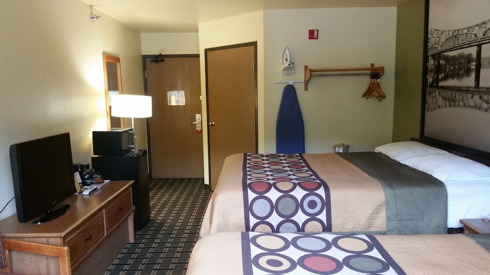 Super 8 by Wyndham Wheeling/Saint Clairsville OH Area 5/36
