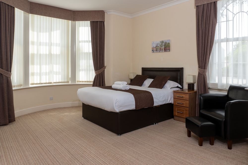 The Lawns Guest House 7/41