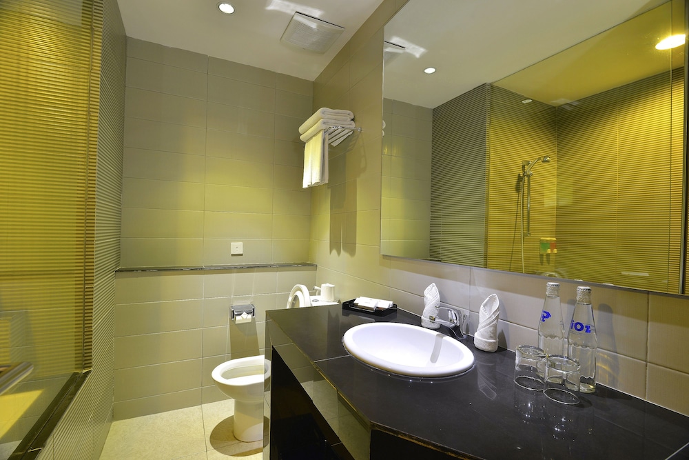 100 Sunset Hotel Kuta 65/66