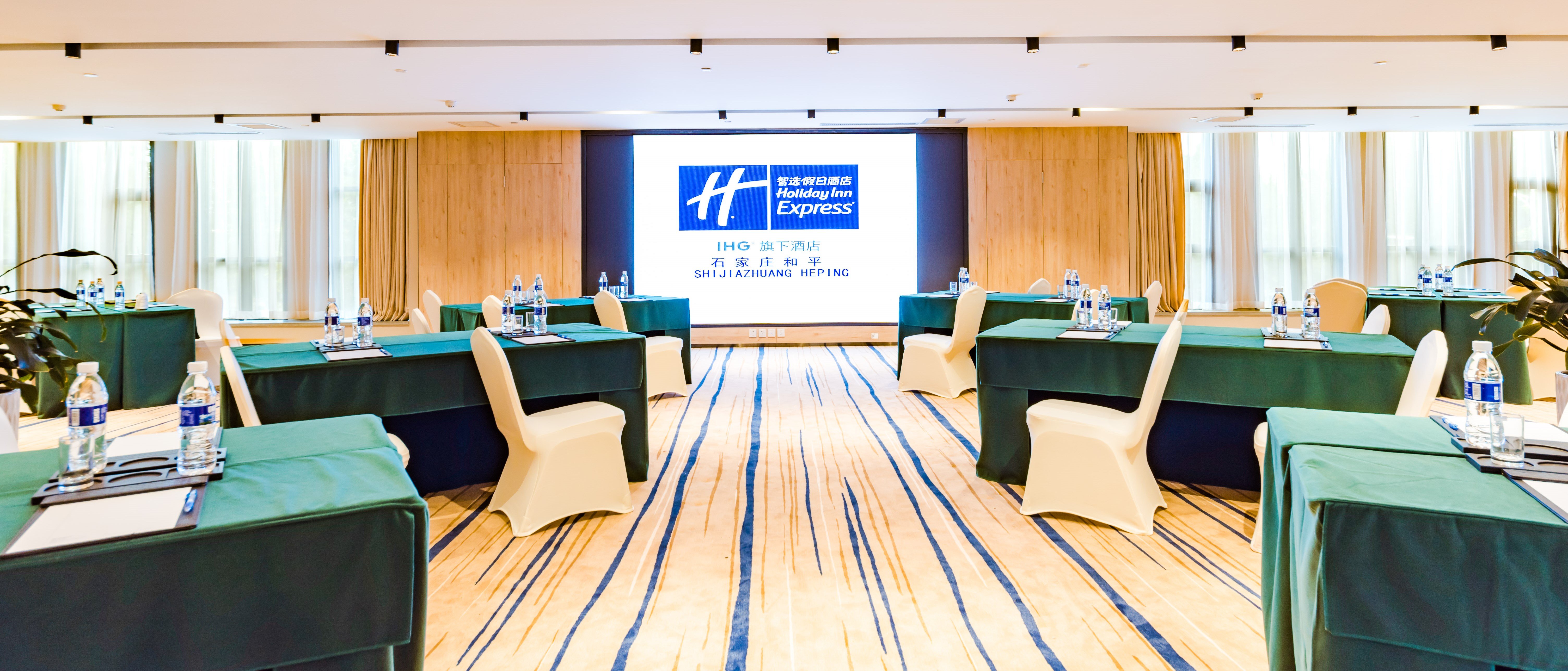 HOLIDAY INN EXPRESS SHIJIAZHUANG HEPING 55/63