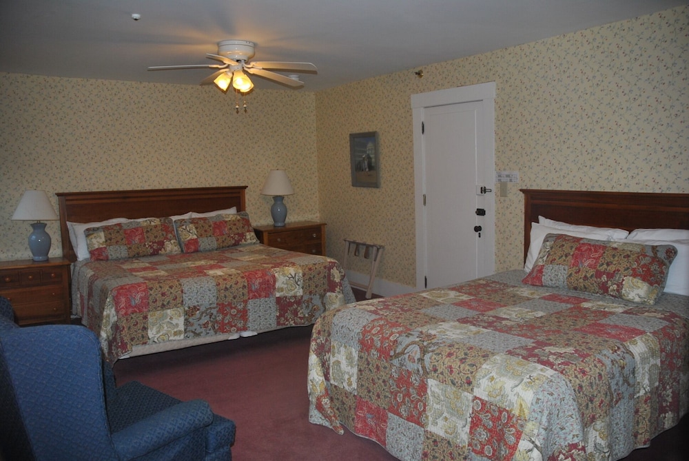 Echo Lake Inn 25/71