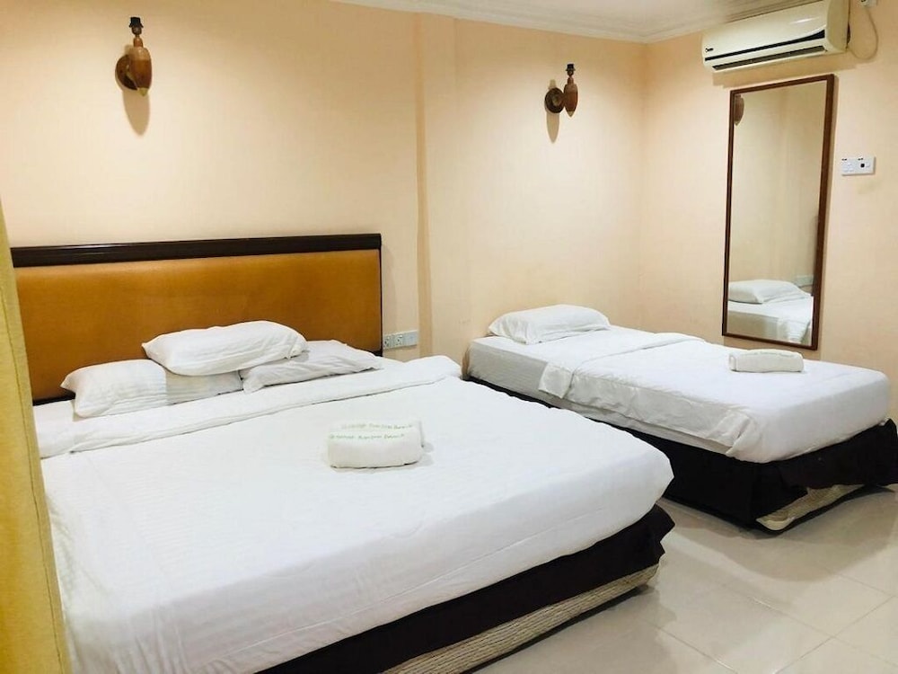 Penarak Bamboo Beach Motel 13/43