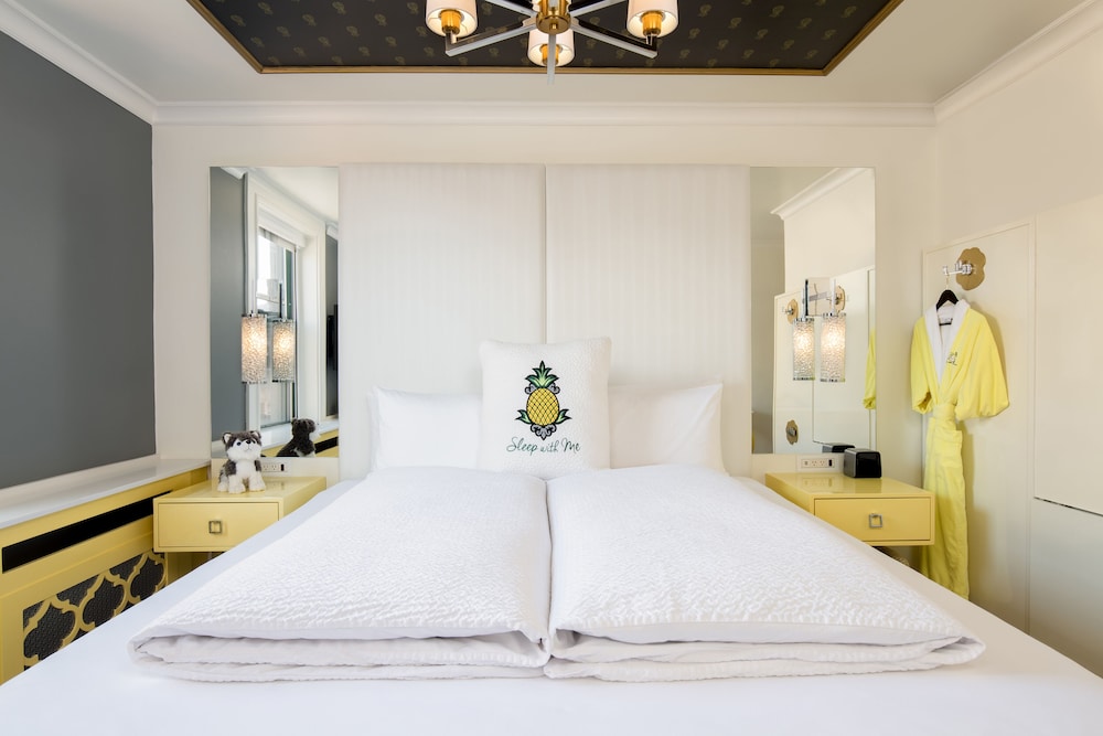 Staypineapple, A Delightful Hotel, South End Boston 16/46
