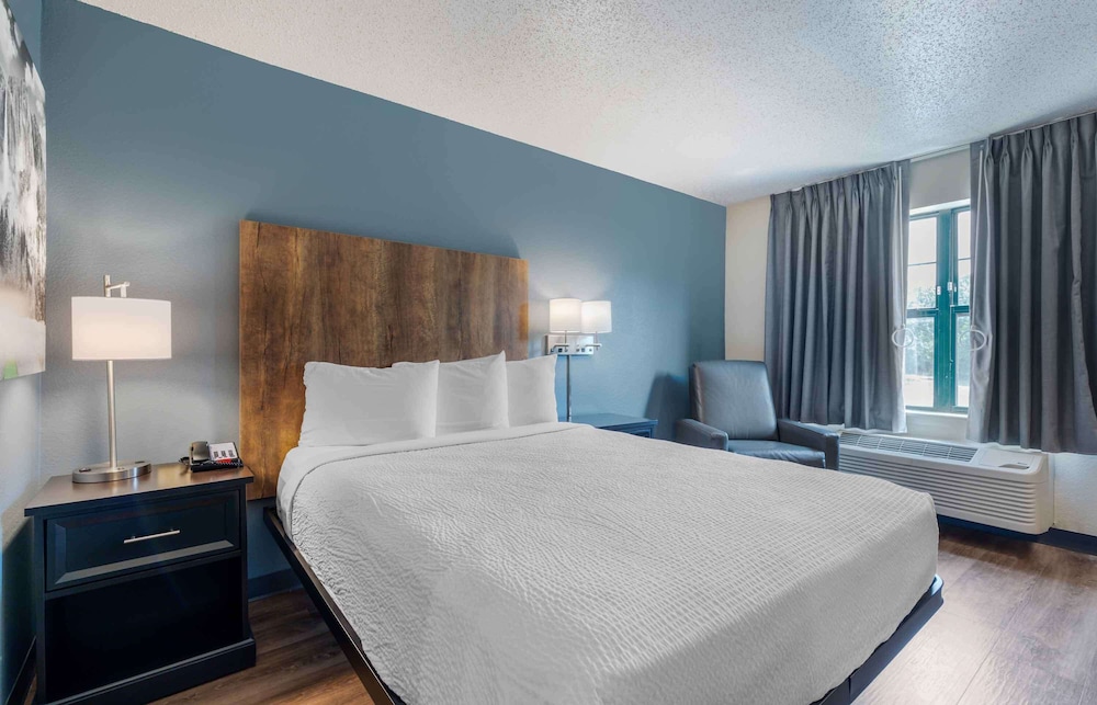 STUDIO, QUEEN BED