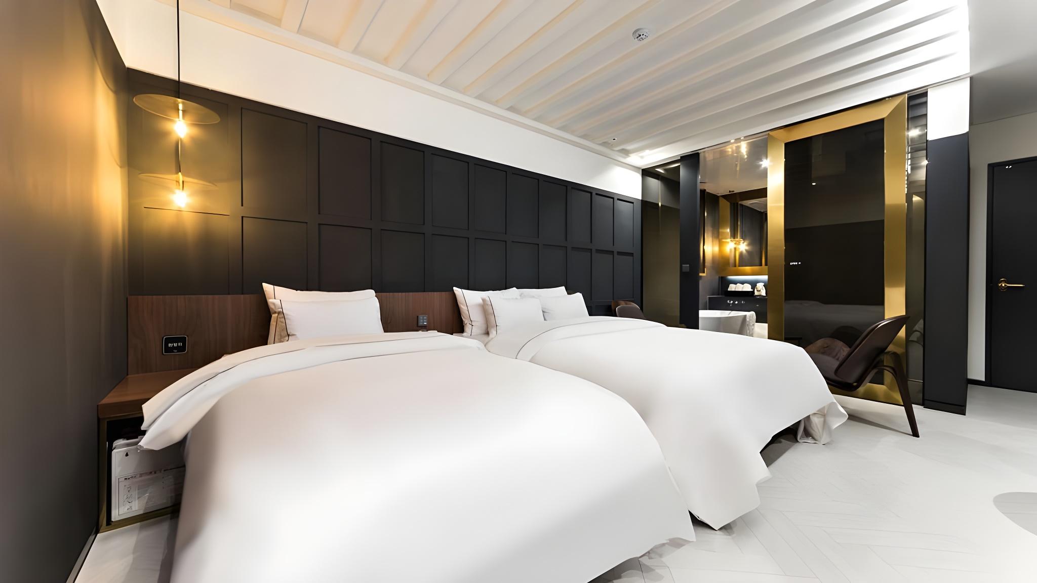 DELUXE, 2 BEDS