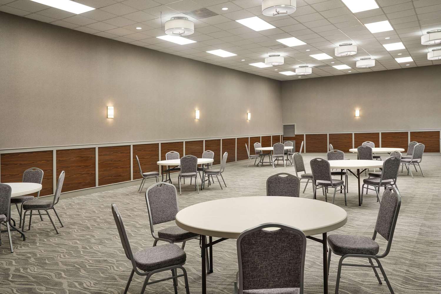Radisson Hotel West Memphis 14/16