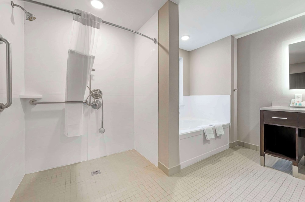 Comfort Inn & Suites Clarksville - Louisville North 66/69