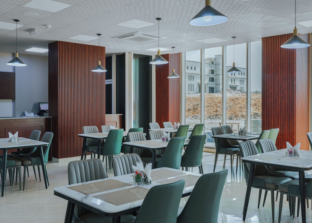 Muscat Hills Hotel 46/63