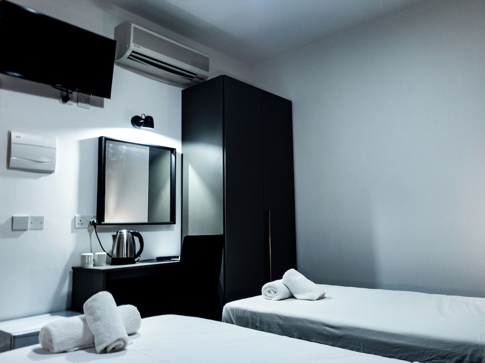 Block Hotel Rooms and Aparments 15/54