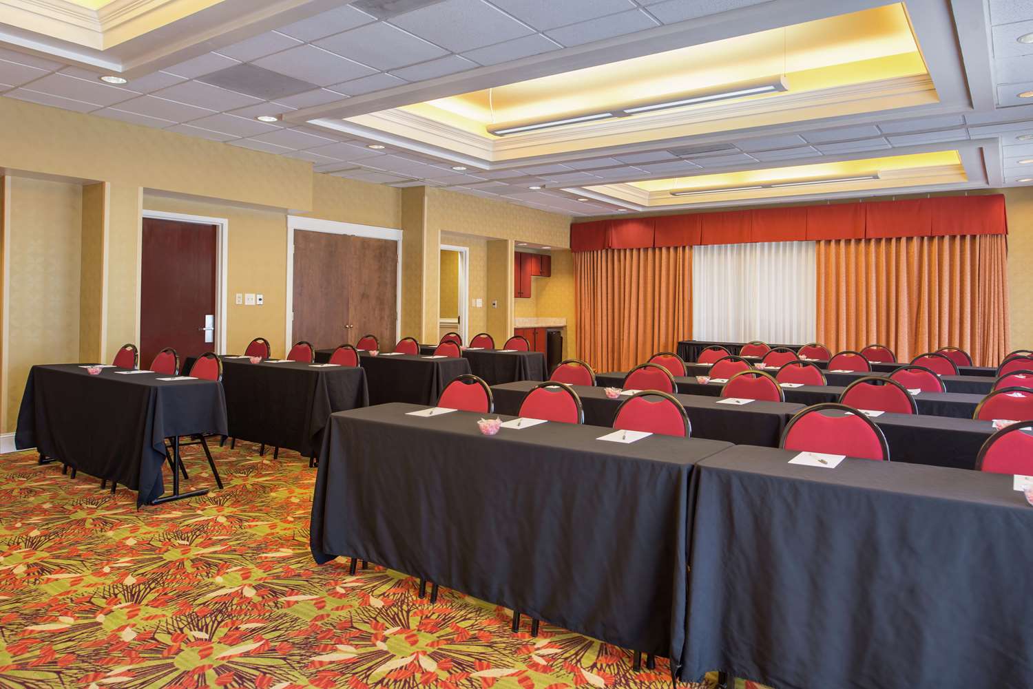 Hampton Inn & Suites Charlotte-Arrowood 50/61