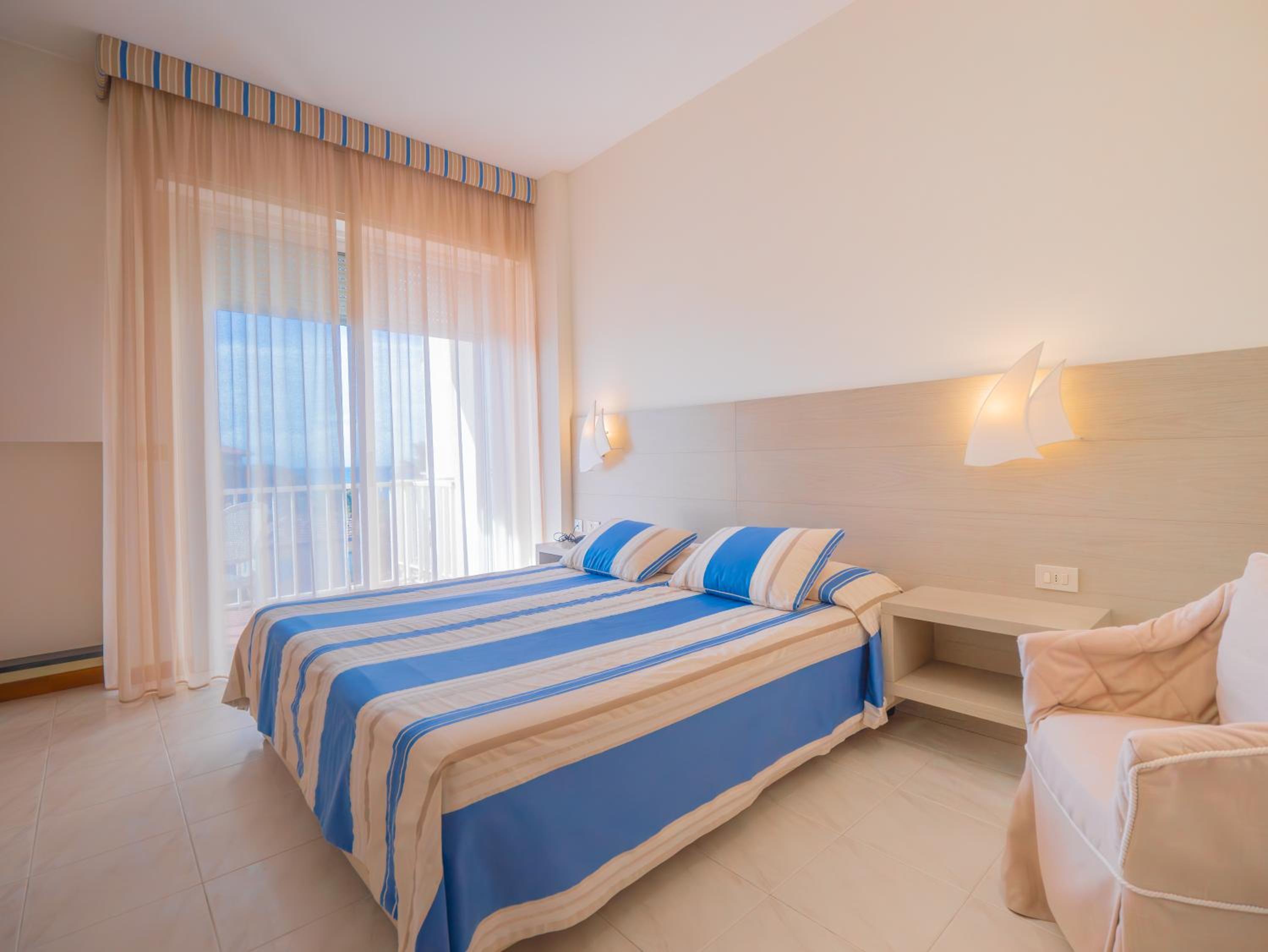Room, Double or Twin Bed, Sea View, Balcony