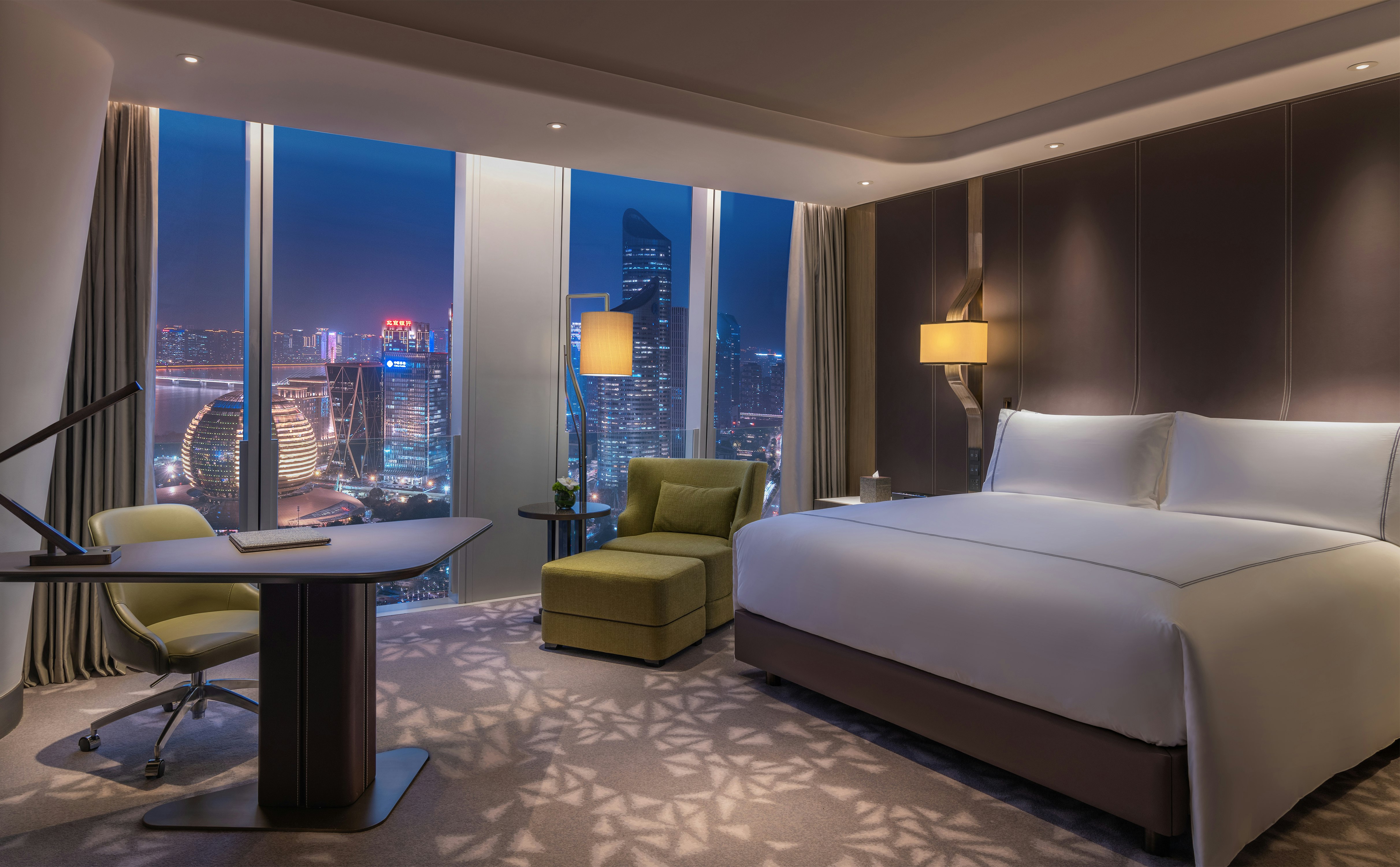 DELUXE, KING BED, RIVER VIEW