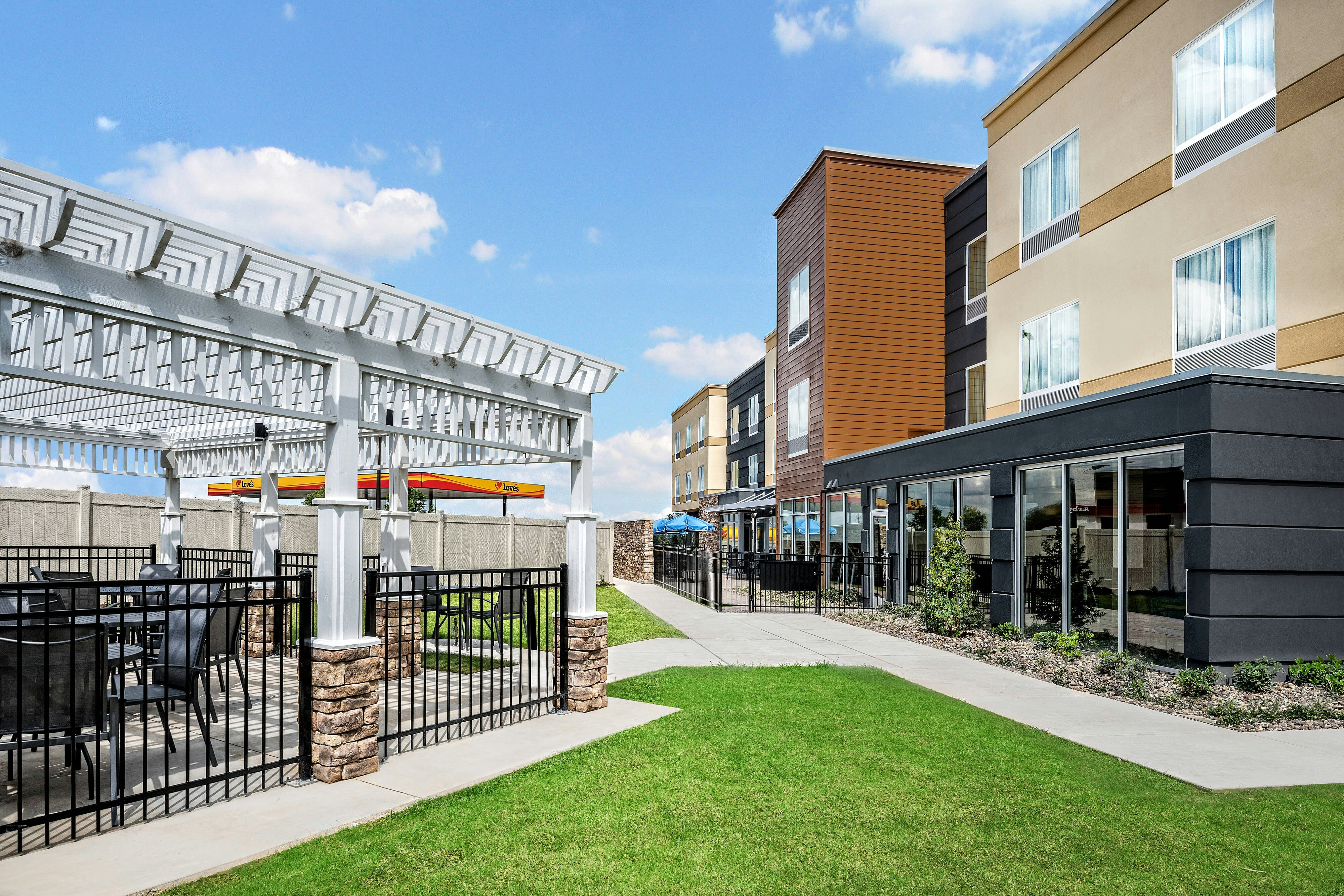 Fairfield Inn And Suites Van Canton Area 14/15