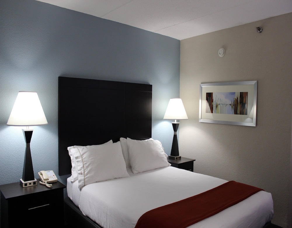 Holiday Inn Express Forsyth 21/42