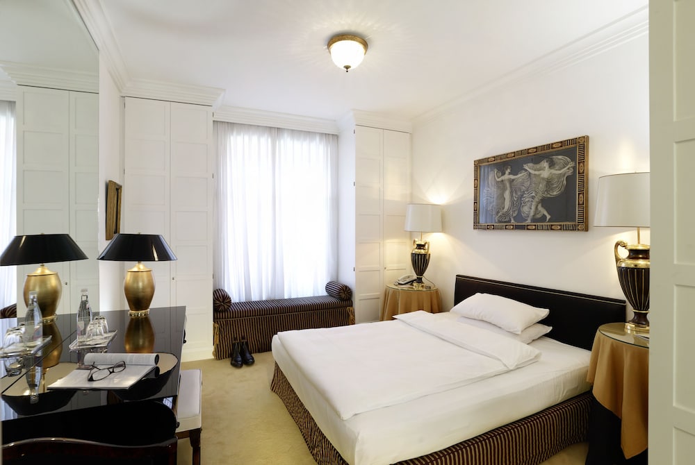 Opera Hotel 15/50