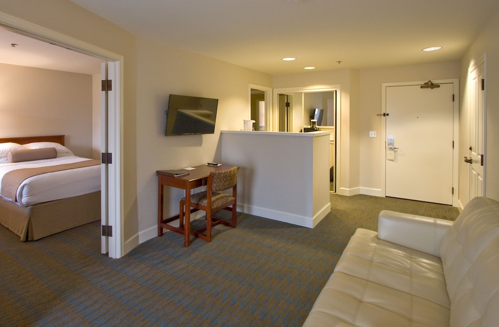 Ashland Hills Hotel Suites 35/51
