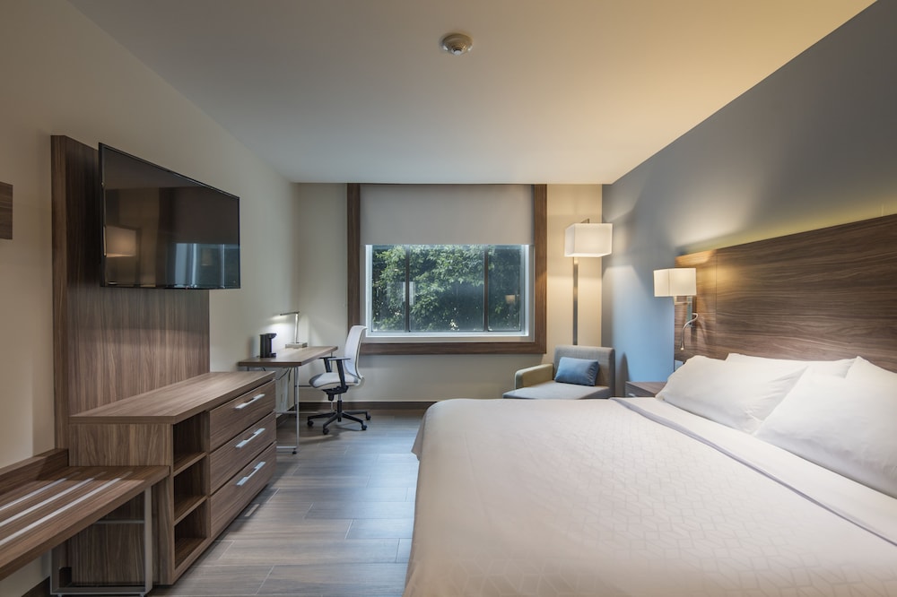 Standard, King Bed, City View