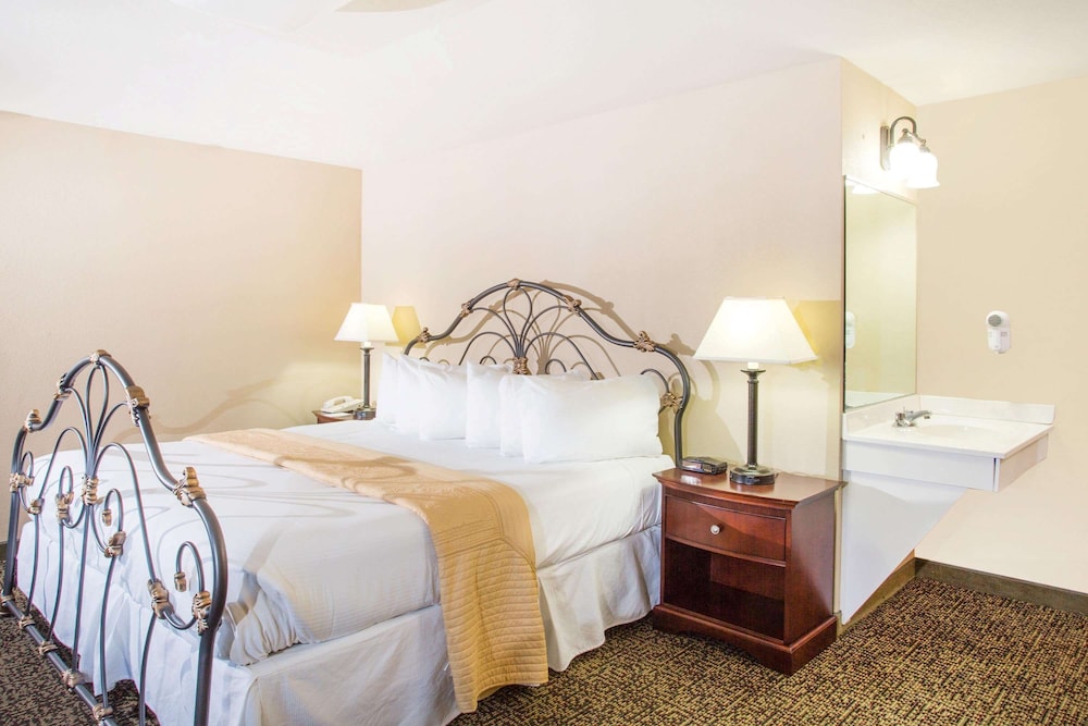 Wyndham Garden Galena Hotel & Day Spa 7/73