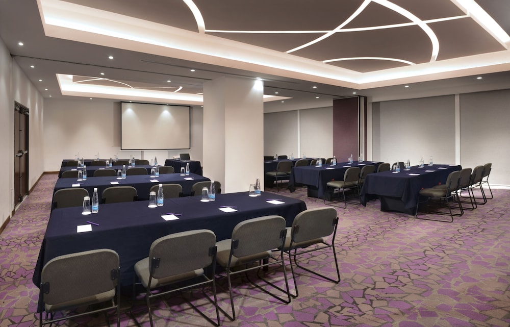 HS HOTSSON Hotel Smart Leon Centro Max (ex Wyndham Garden Leon Centro Max) 38/48