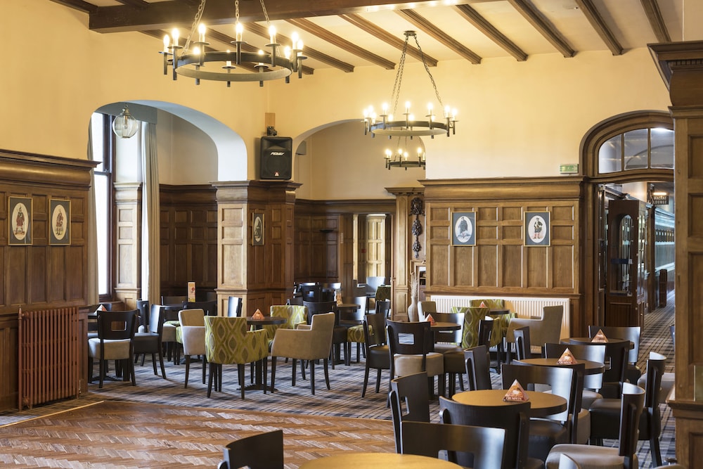Highland Hotel 37/50