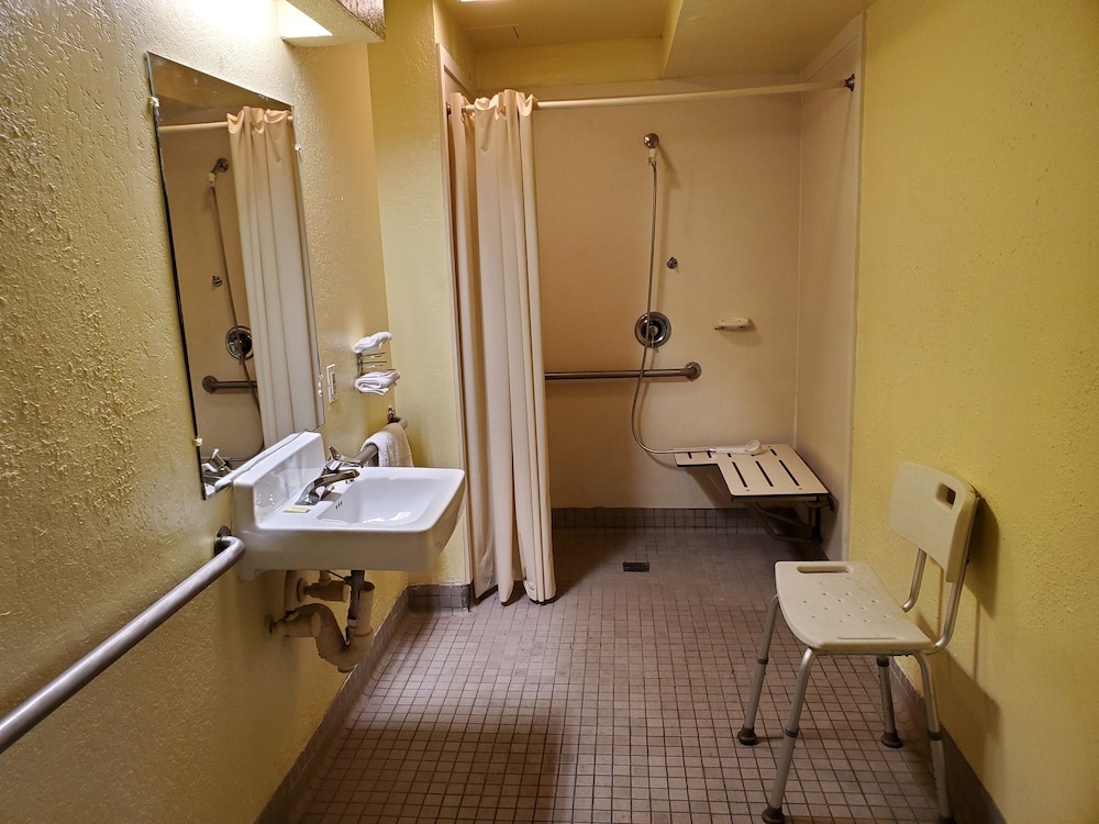 Travel Inn Motel 47/50