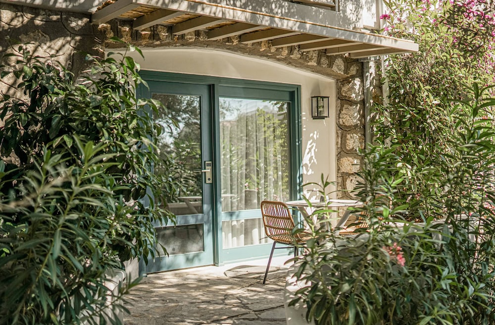 Pilos Suites 37/50