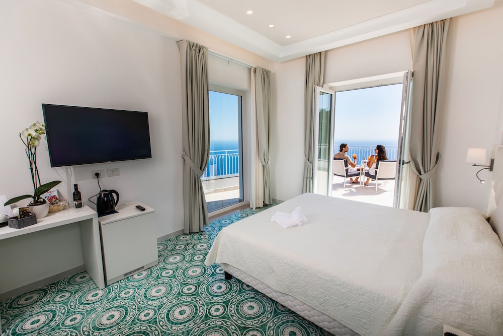 Room, King Bed, Queen Bed, Hot Tub