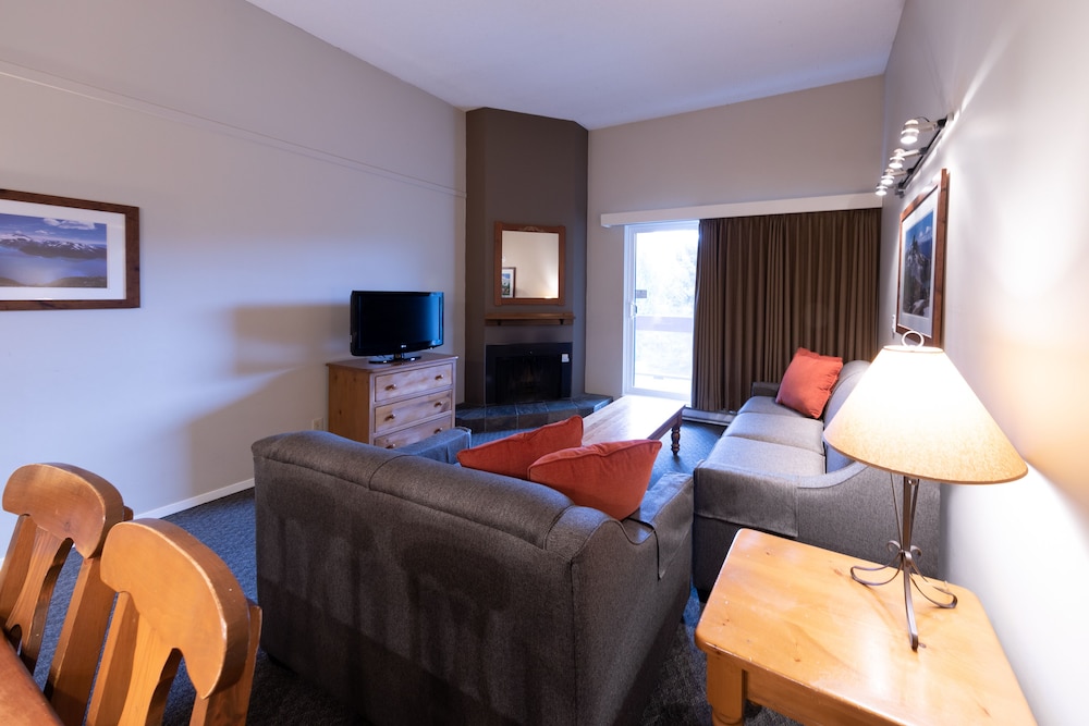 Tantalus Resort Lodge 22/55