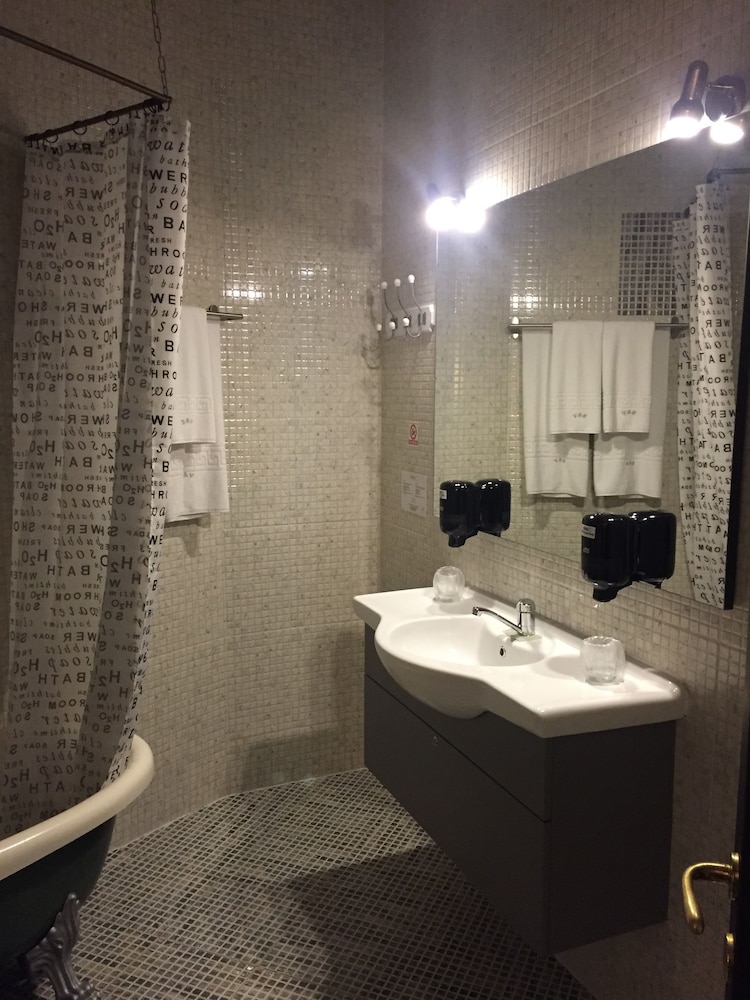 Ambra Boutique Hotel And Bistro 68/68