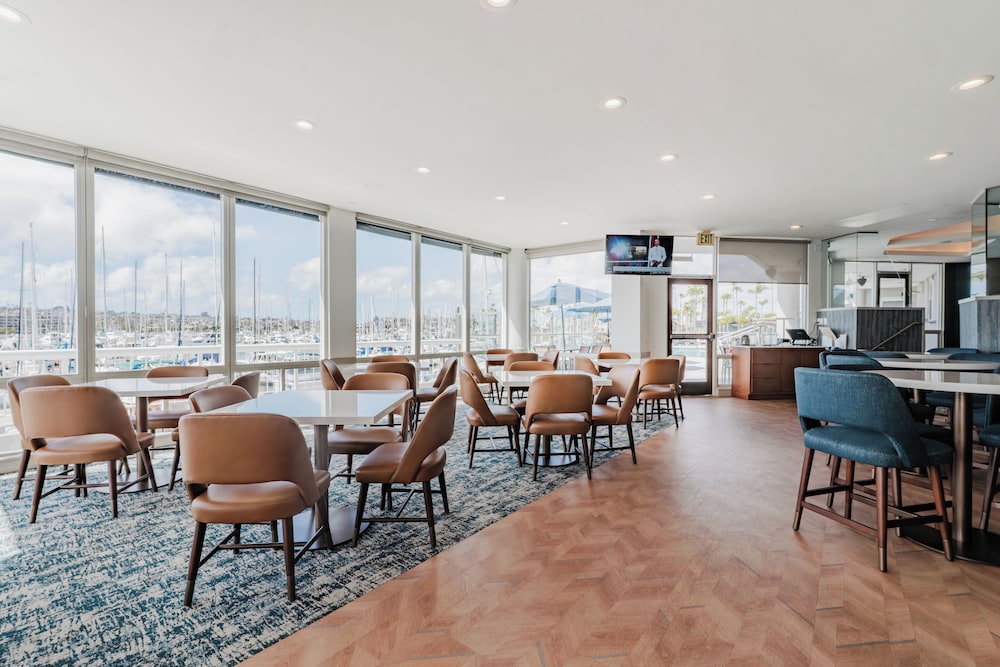 Bay Club Hotel & Marina 49/65