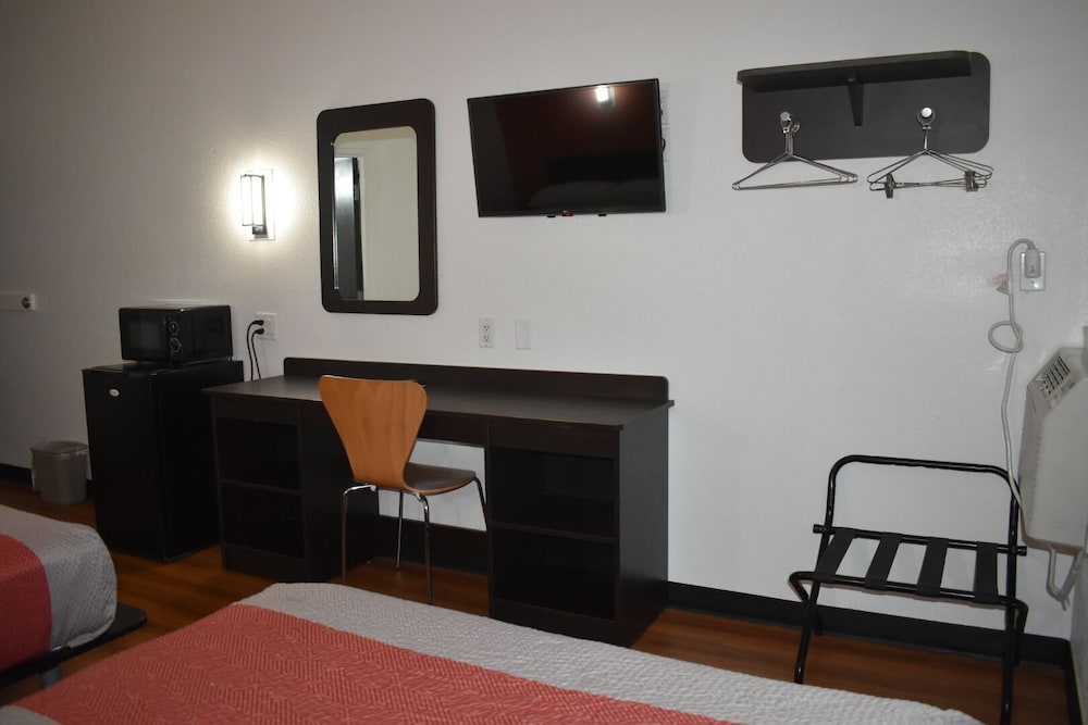 Motel6 Springfield, IL 44/50