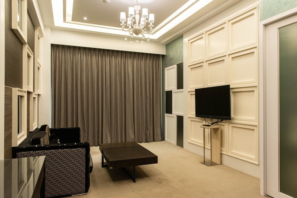 Renyi Lake Hotel 48/51