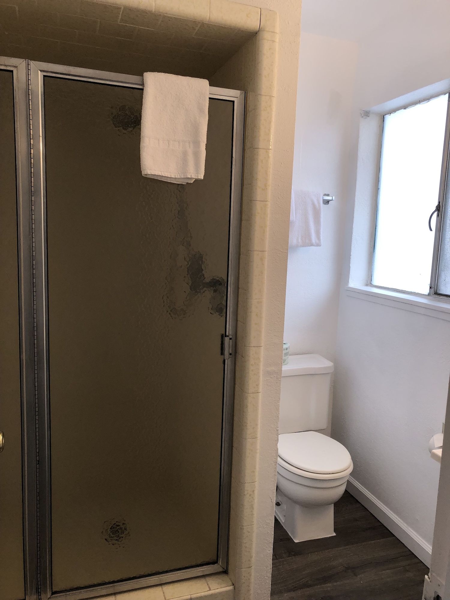 غرفة قياسية رباعية بسريرين مزدوجين، Cedar Inn & Suites 6/9