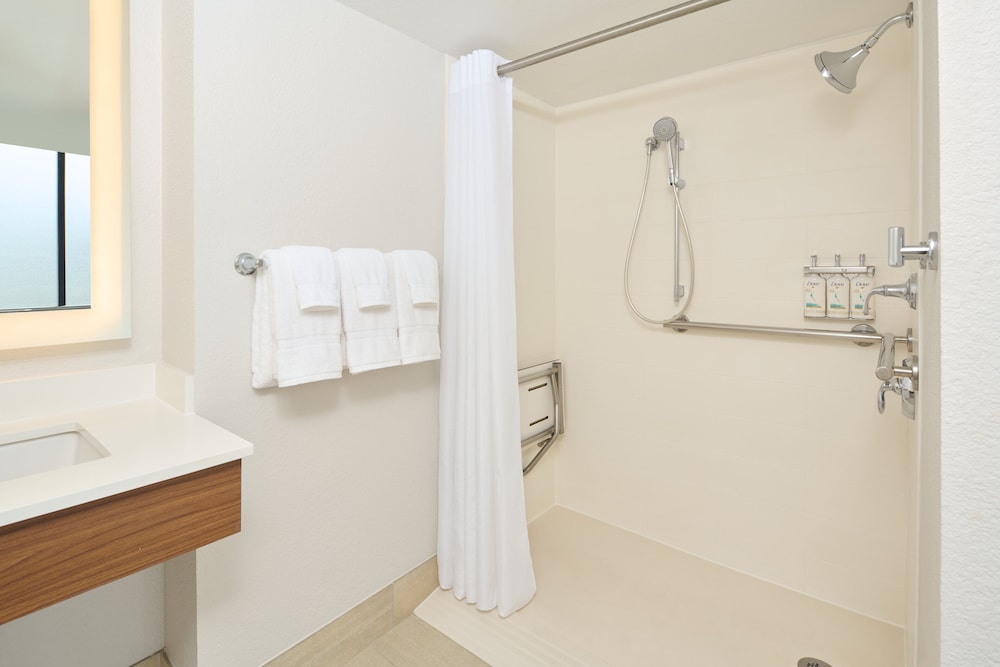Holiday Inn Express Waikiki 30/77