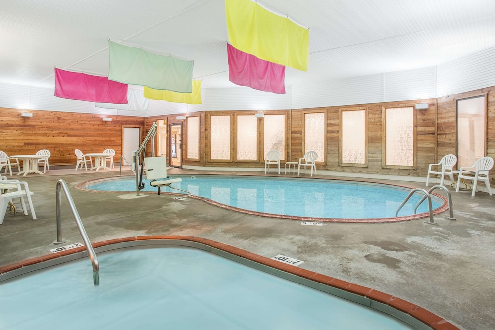 Days Inn by Wyndham Marquette 3/62