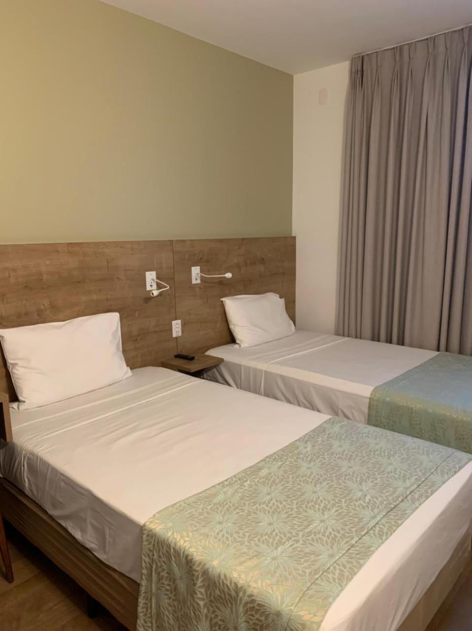 EXECUTIVE, TWIN BEDS