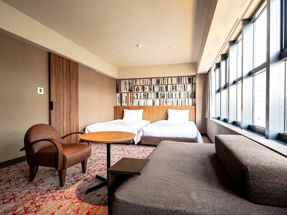 Chapter 3, Superior, Twin Beds