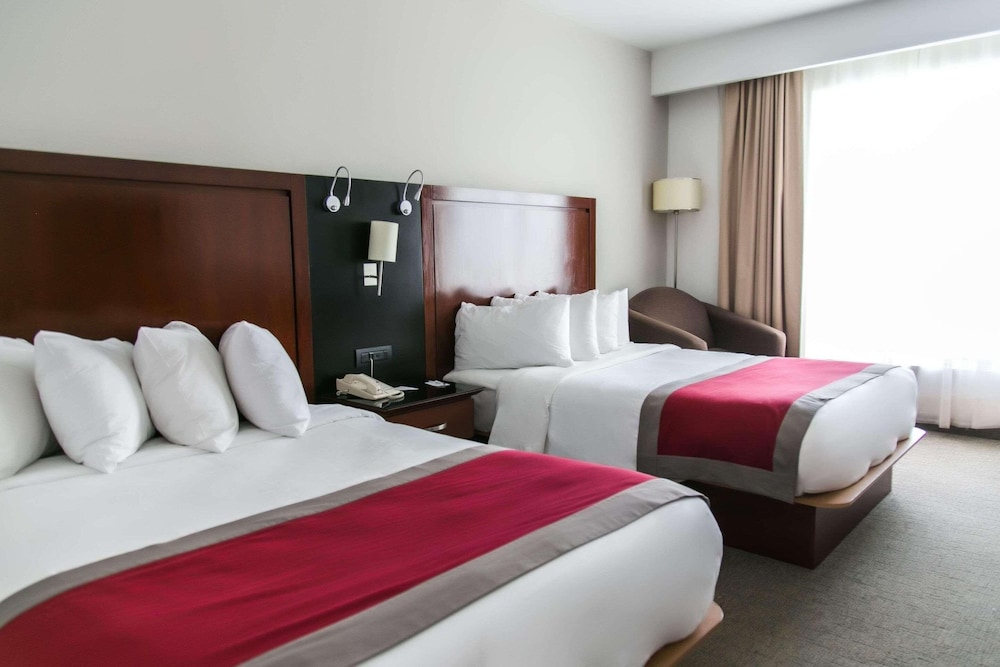 غرفة بريميوم بسريرين مزدوجين، Sheraton Leon 7/10
