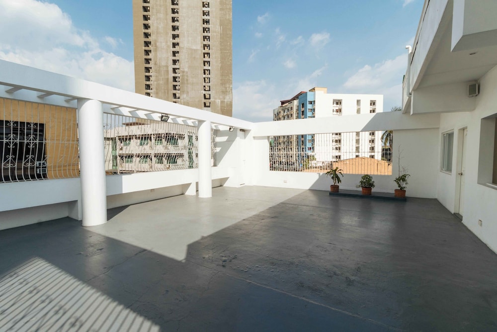 Reddoorz Plus Boni Avenue Mandaluyong 1/26
