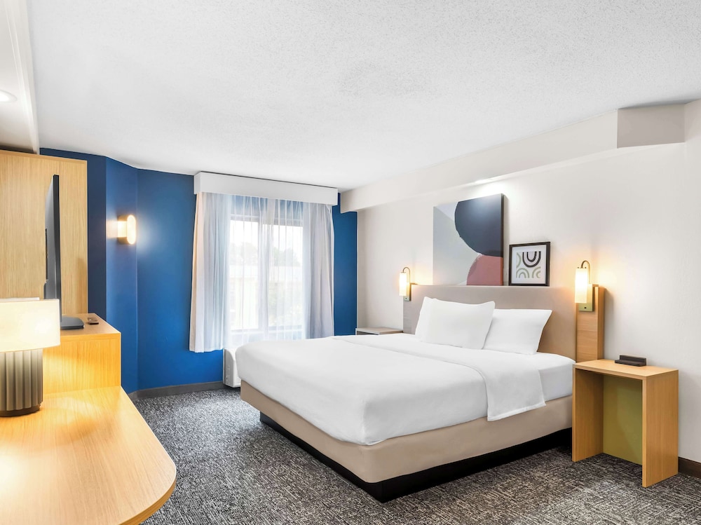 ROOM, KING BED, ACCESSIBLE