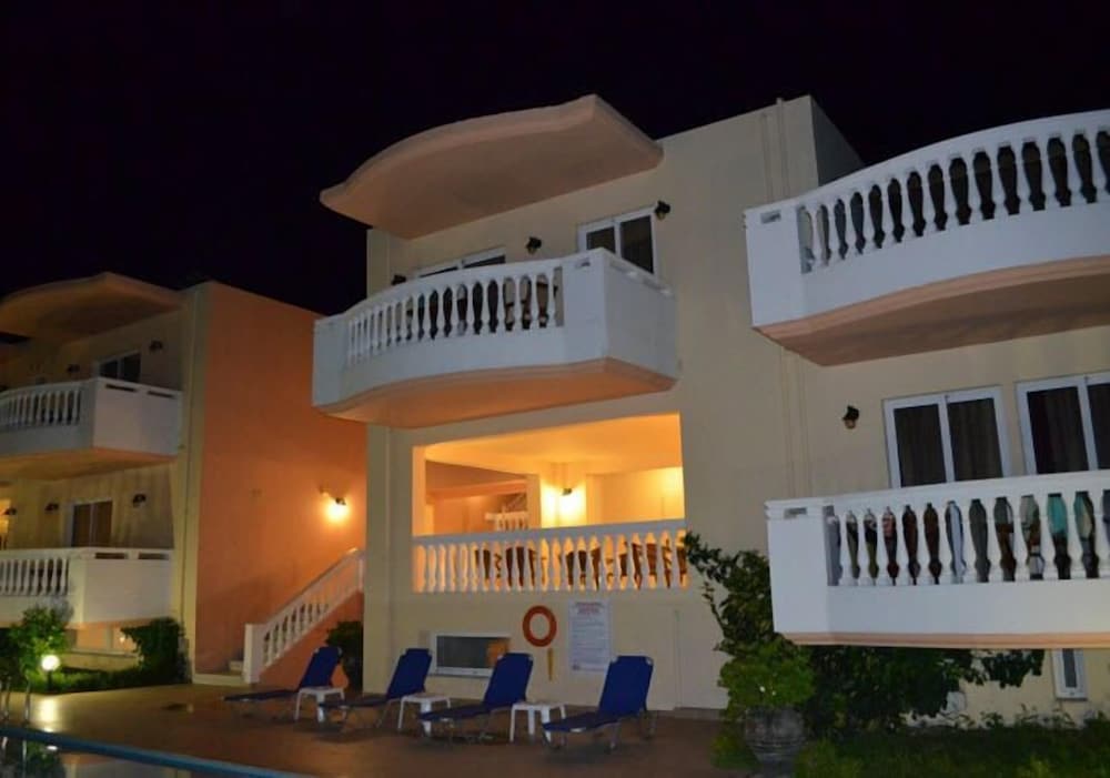 GOLDEN ROSE SUITES photo4