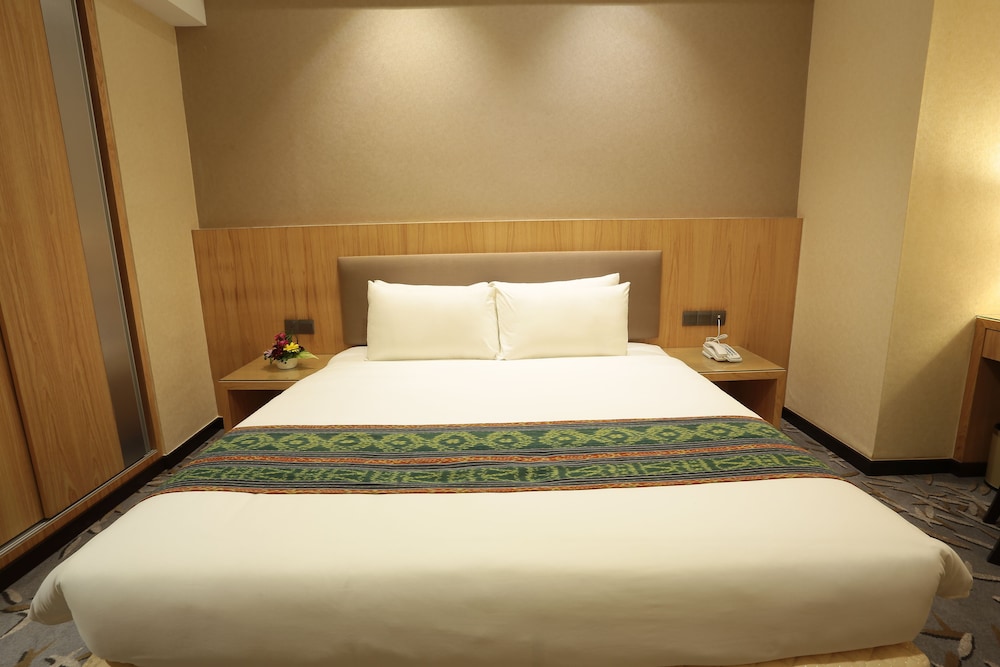 STANDARD, KING BED, NO WINDOW