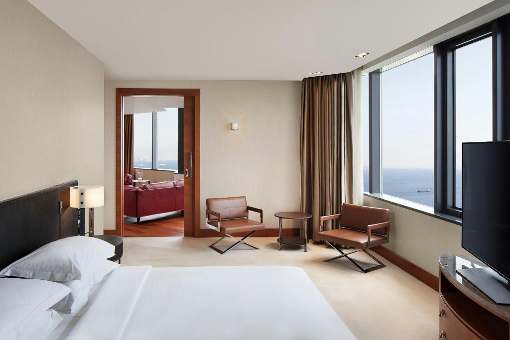 1 Bedroom, Signature, Sheraton, Suite, King Bed, Sea View, Club Lounge Access
