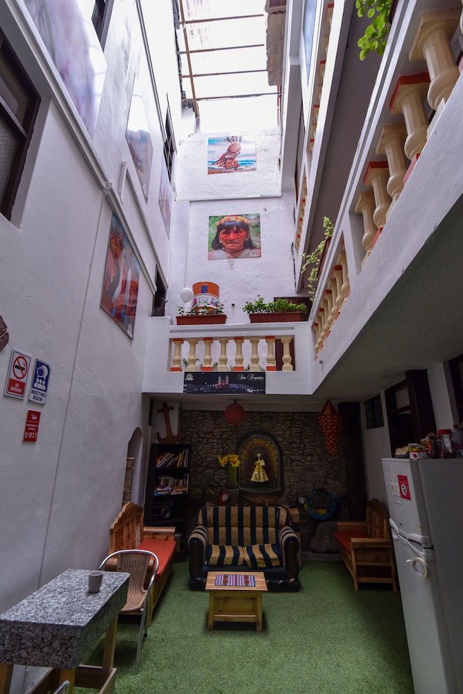 FRIENDS HOSTEL 50/78