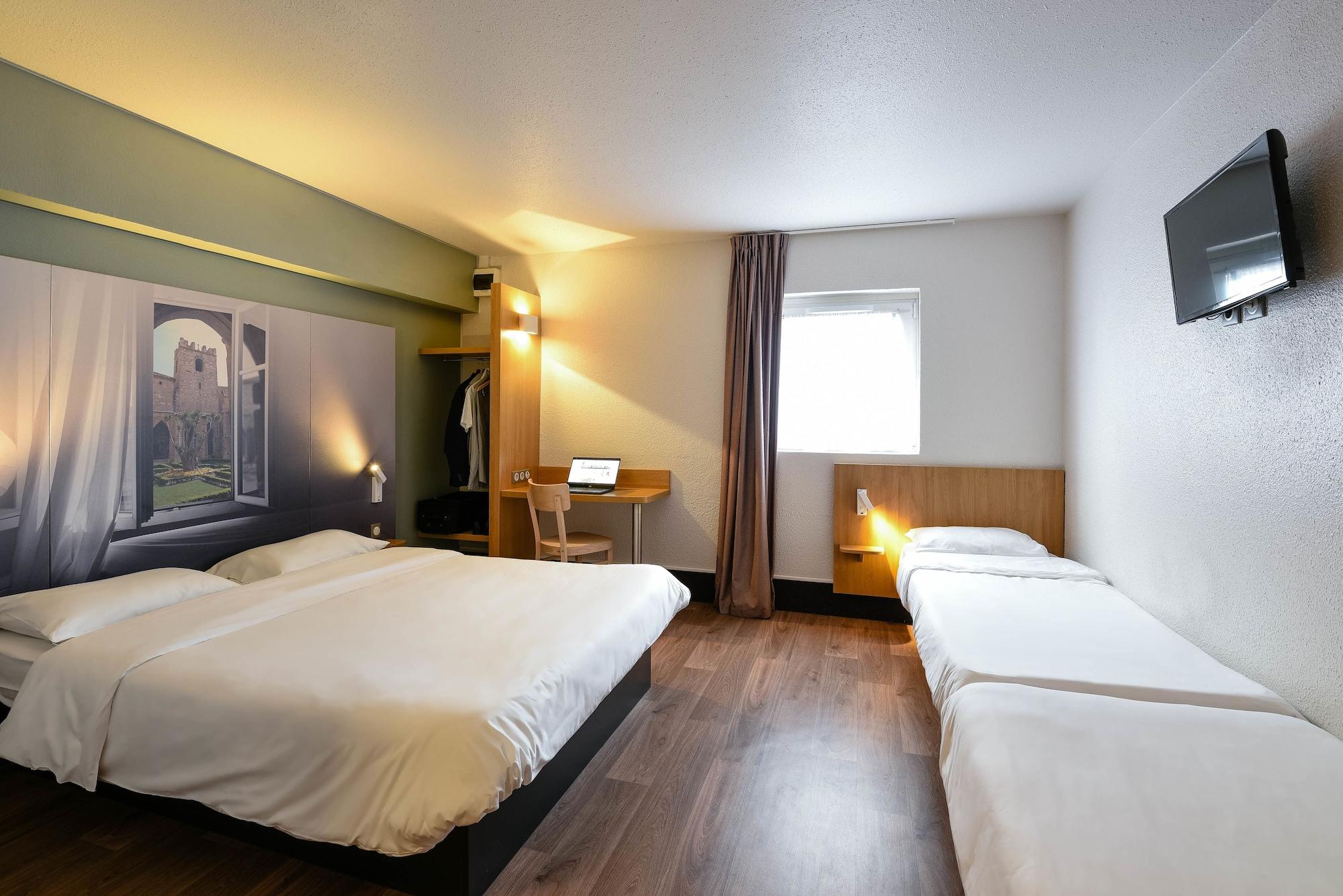 Room, Quadruple
