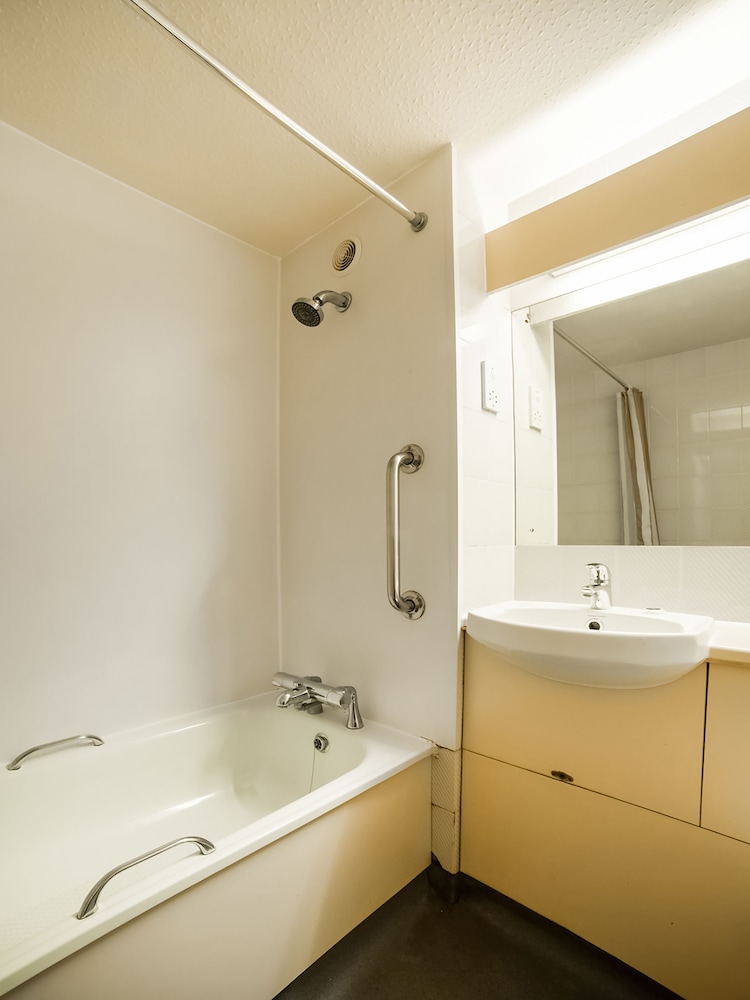 OYO Sunrise Hotel, A46 N Leicester 18/19