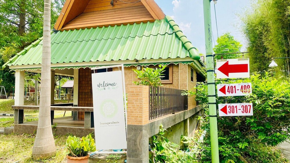 Phuphan Park Hotel 3/50